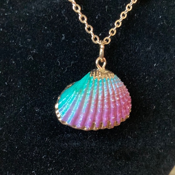 Natural Painted Shell Charm Pendant Purple and Green Gold Chain Link Necklace - Picture 7 of 12